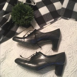 STUART WEITZMAN booties for the stylish dresser♥️